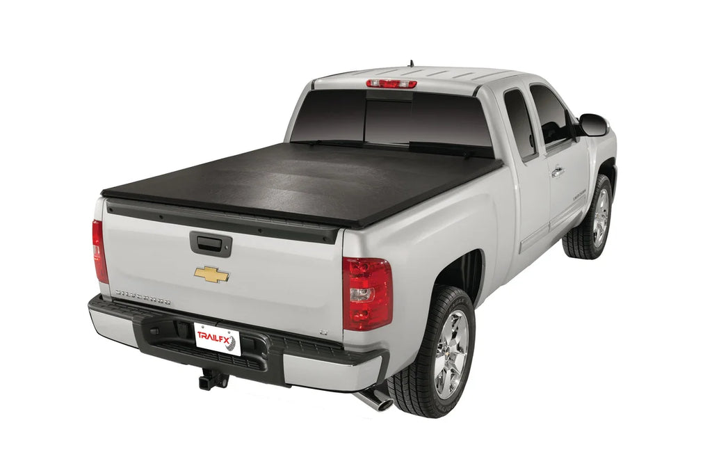 TrailFX Soft Tri-Fold Non-Lockable Black Vinyl With Alum Rails TFX1115 - Close-up Detail