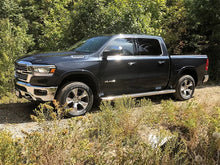 Load image into Gallery viewer, Tuff Country 19-23 Dodge Ram 1500 2in Front Leveling Kit with Ride Height Sensor Links - Side View