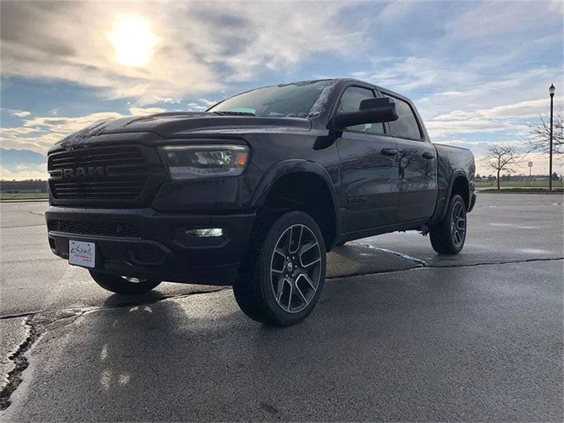 Tuff Country 19-23 Dodge Ram 1500 4X4 3.5in Uni-Ball Lift Kit (New Body Style) SX8000 Shocks - Installation View