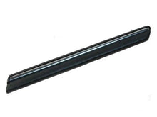 Load image into Gallery viewer, URO Parts Fender Moulding 107-880-02-82