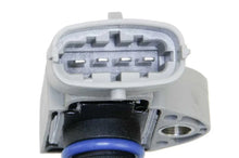 Load image into Gallery viewer, URO Parts Fuel Pressure Sensor 31272730 fits 2001-2009 Volvo S60 / 2004-2006 Volvo S80 / 2001-2007 Volvo V70 / 2003-2007 V...