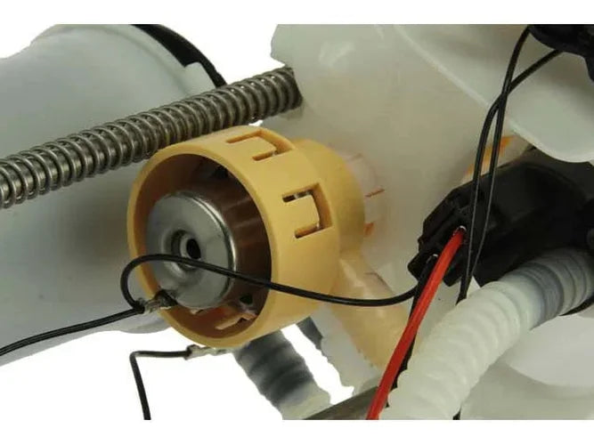URO Parts Fuel Pump Assembly 16-11-7-243-975 - Installation View