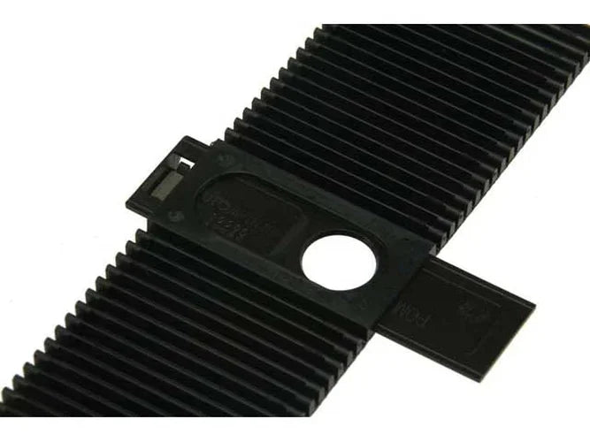 URO Parts Gear Selector Gate Cover 8699465 - Detail View