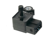 Load image into Gallery viewer, URO Parts MAP Sensor 011-542-06-17 - Installation View