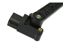 Load image into Gallery viewer, URO Parts Suspension Level Sensor LR020628 - Back View
