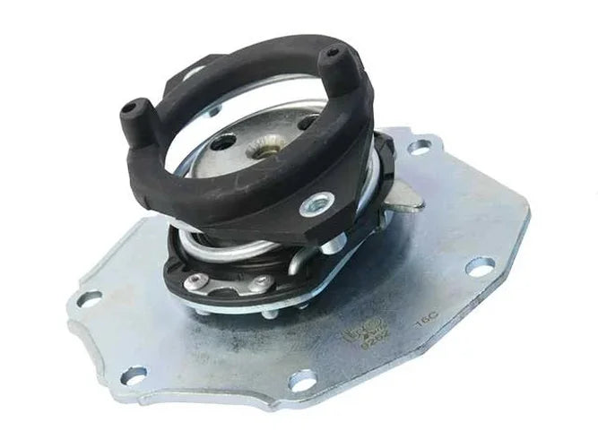 URO Parts Water Pump LR006861 - Detail View
