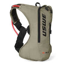 Load image into Gallery viewer, USWE Outlander Moto Hydration Pack 4L - Sand - Main Product View