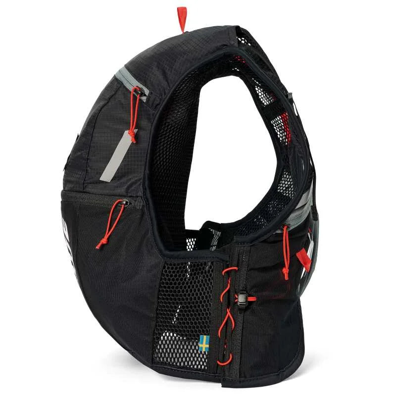 USWE Rush Bike Hydration Vest 8L Black/Grey - Medium - Installation View