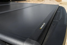 Load image into Gallery viewer, UnderCover 04-21 Ford F-150 5.5ft Triad Bed Cover - Installation View