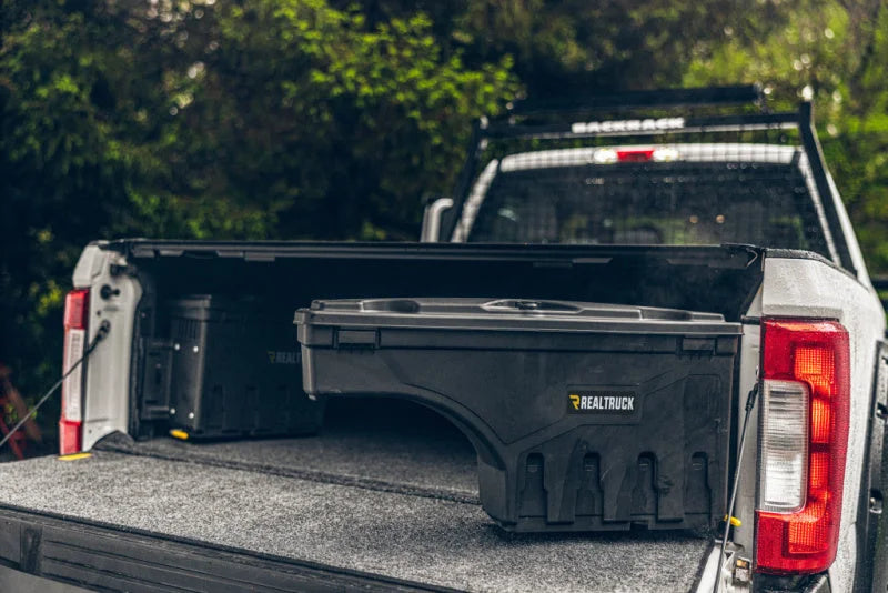 UnderCover 17-20 Ford F-250/F-350 Passengers Side Swing Case - Black Smooth - Additional View 5