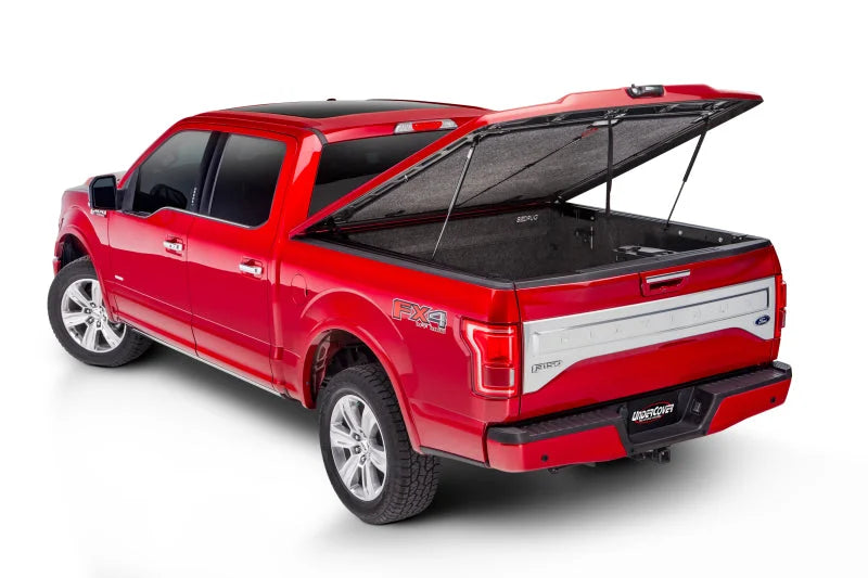 UnderCover 19-20 Ram 1500 (w/o Rambox) 5.7ft Elite LX Bed Cover - Ivory Pearl - Installation View