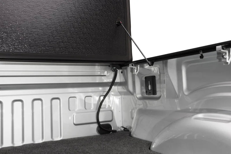 UnderCover 2021+ Ford F-150 Crew Cab 5.5ft Flex Bed Cover - Installation View