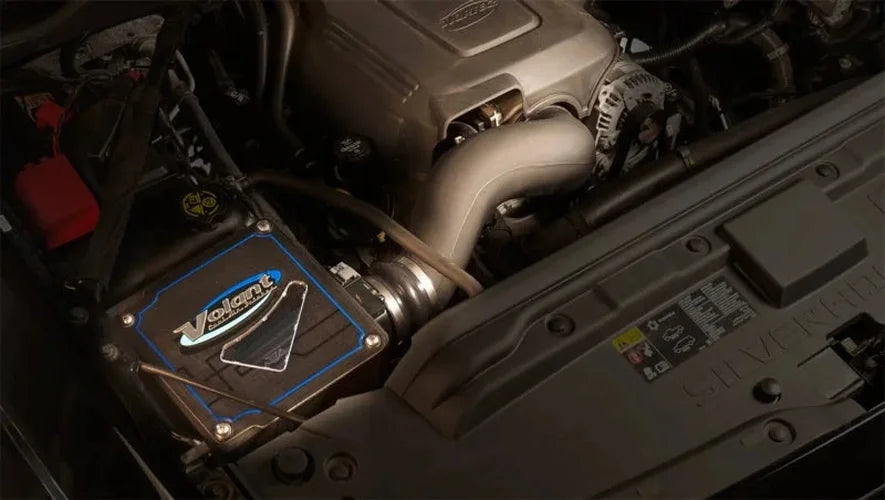 Volant 14-15 GMC Sierra/Chevy Silverado 2500/3500HD 6.0L V8 Pro5 Closed Box Air Intake System - Installation View