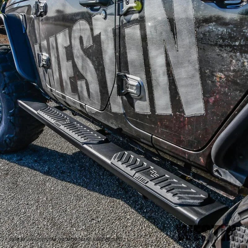 Westin 18-22 Jeep Wrangler JLU 4dr R5 Nerf Step Bars - Tex. Blk - Installation View