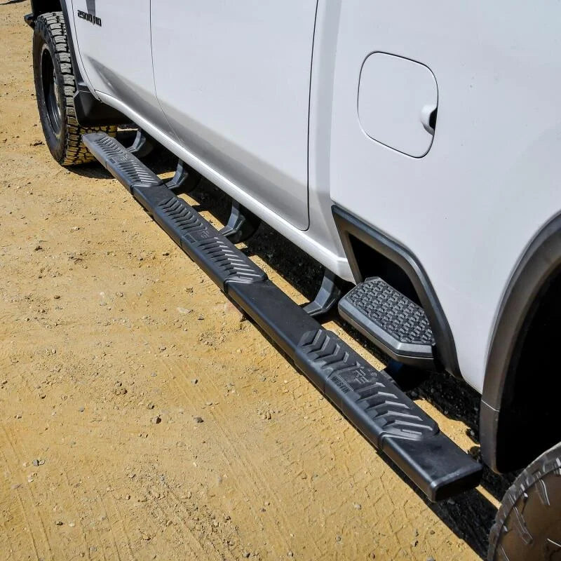 Westin 2020 Chevy Silverado 2500 Crew Cab (6.5ft Bed) R5 M-Series XD W2W Nerf Bars - Textured Black - Installation View