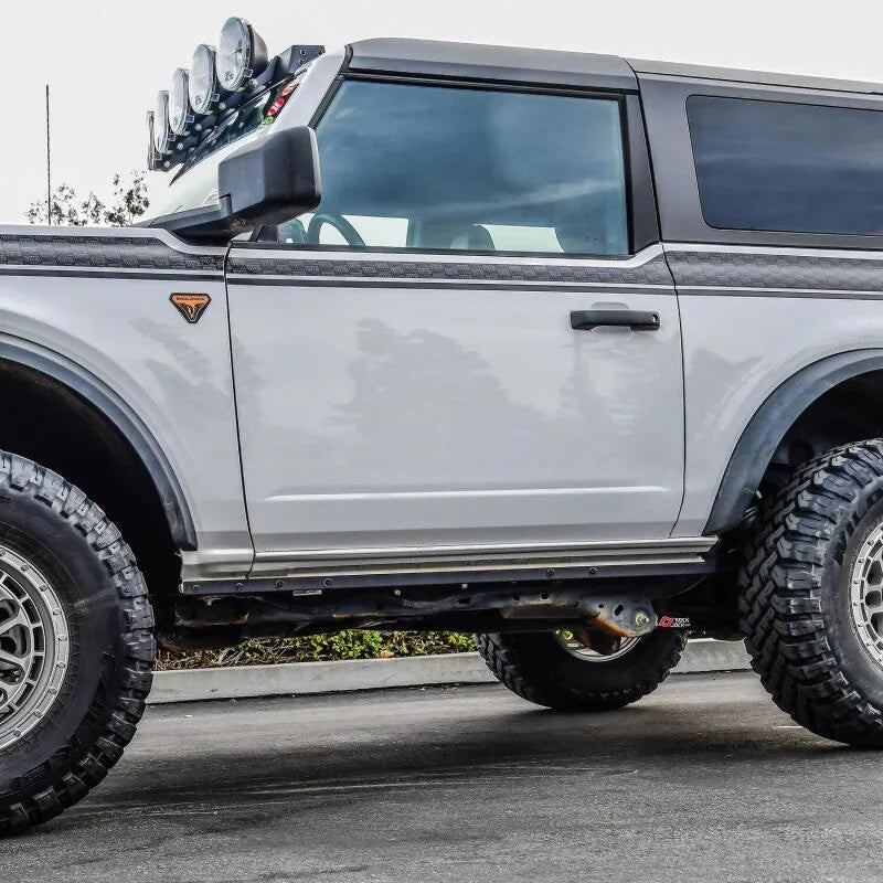 Westin 21-23 Ford Bronco 2dr (Excl. Sport) XTS Pinch Weld Covers - Tex. Blk - Installation View