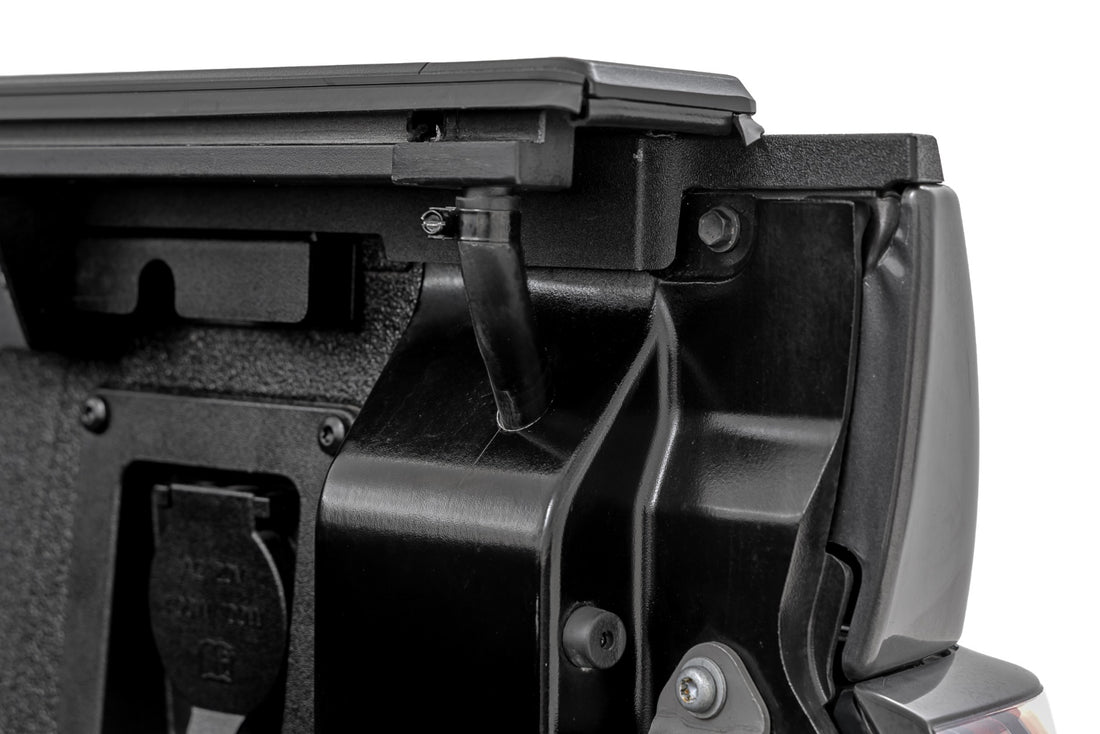 Manual Retractable Bed Cover | 5'7" Bed | Toyota Tundra 2WD/4WD (2022-2026)