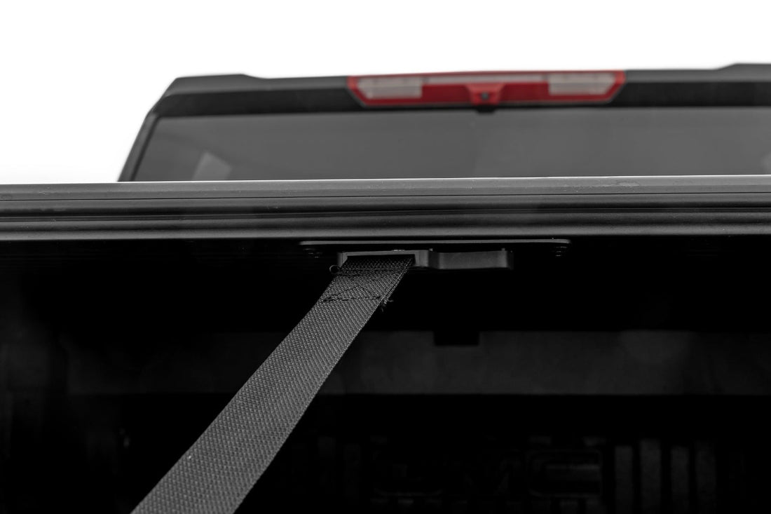 Manual Retractable Bed Cover | 6'9" Bed | Chevy/GMC 2500HD/3500HD (20-26)