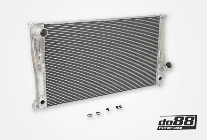 do88 07-13 BMW 135i/335i N54/N55 (E82/E88/E9X) Automatic Radiator