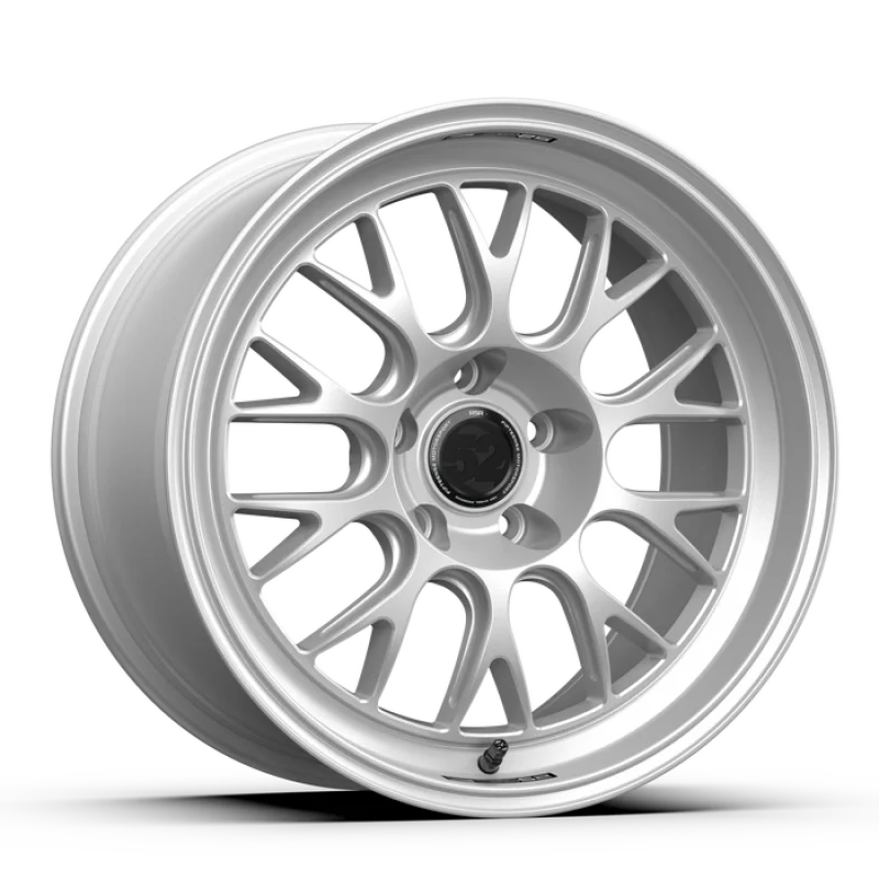 fifteen52 Holeshot RSR 18x10.5 5x120 25mm ET 72.56mm Center Bore Radiant Silver - Side View