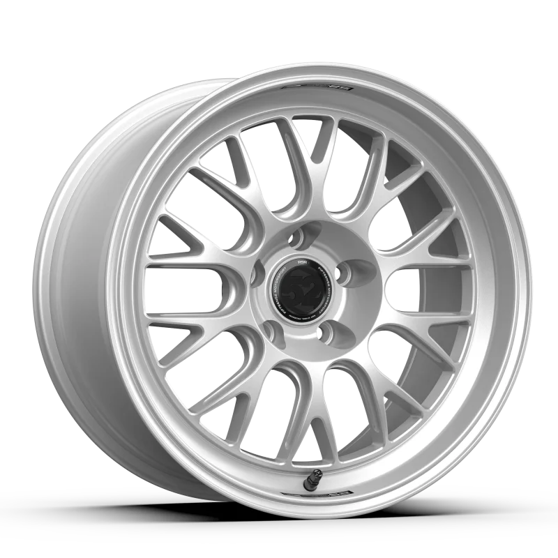 fifteen52 Holeshot RSR 20x10.5 5x112 35mm ET 66.56mm Center Bore Radiant Silver - Detail View