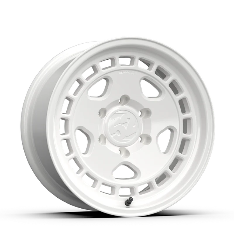 fifteen52 Turbomac HD Classic 17x8.5 / 5x127 BP / 0 ET / 71.5mm CB / 4.75in BS / Classic White Wheel - Side View