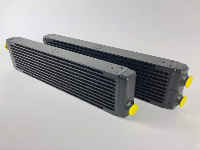 CSF CSF Universal Signal-Pass Oil Cooler (RSR Style) - M22 x 1.5 - 24in L x 5.75in H x 2.16in W CSF8111